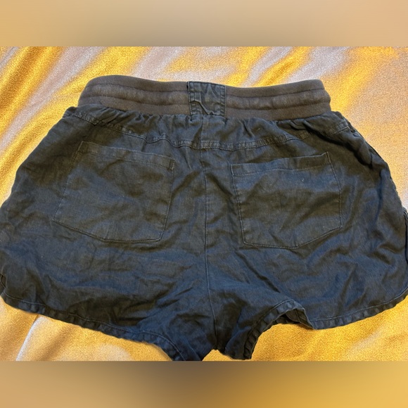 Dark Navy cotton shorts. Size XS by Guess - Picture 2 of 4